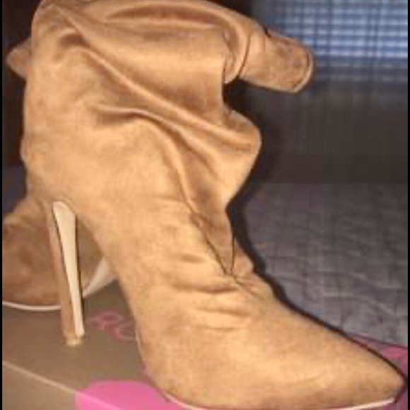 Heeled boots - Picture 2 of 4